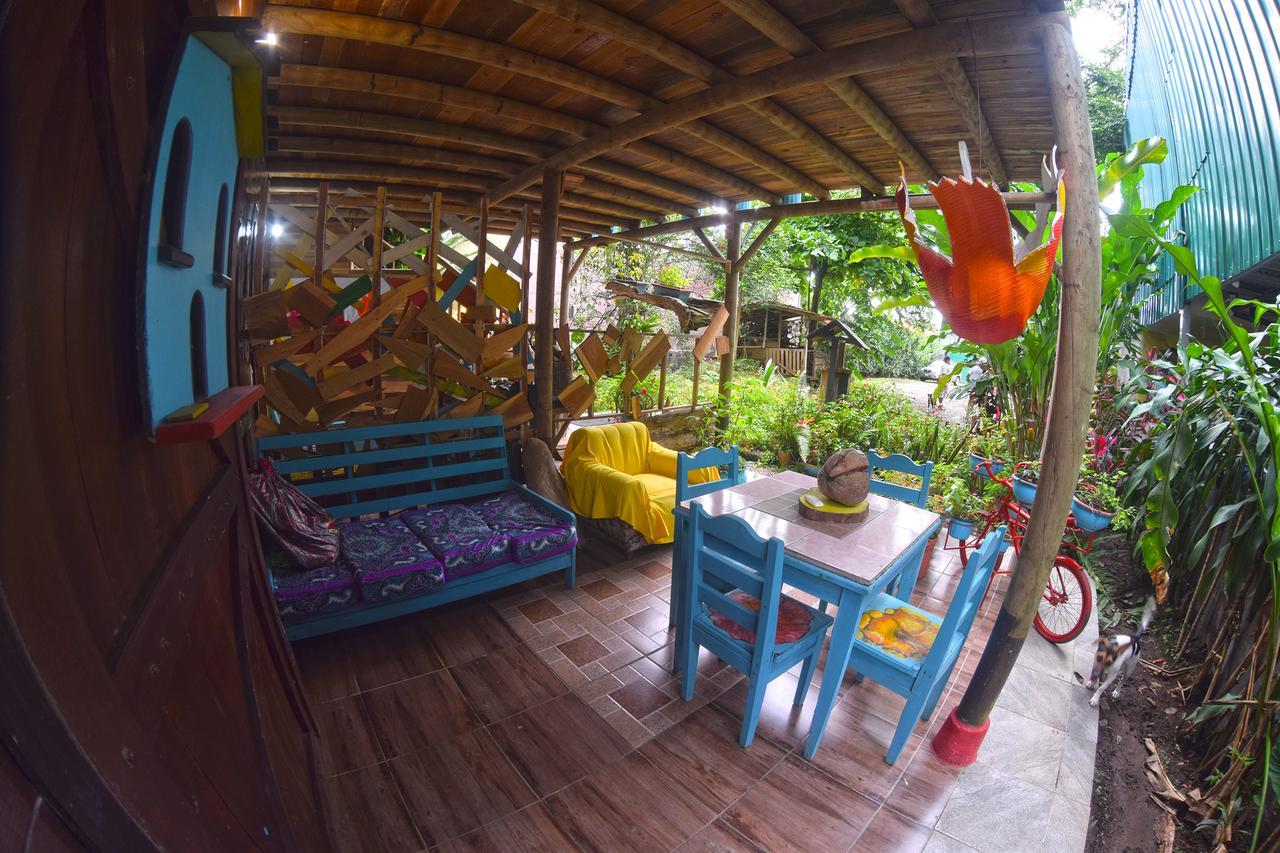 Wood House Hostel La Fortuna Exteriör bild