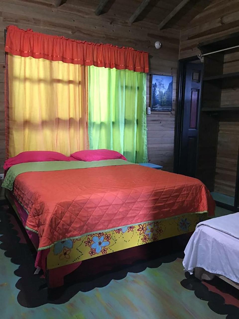 Wood House Hostel La Fortuna Exteriör bild