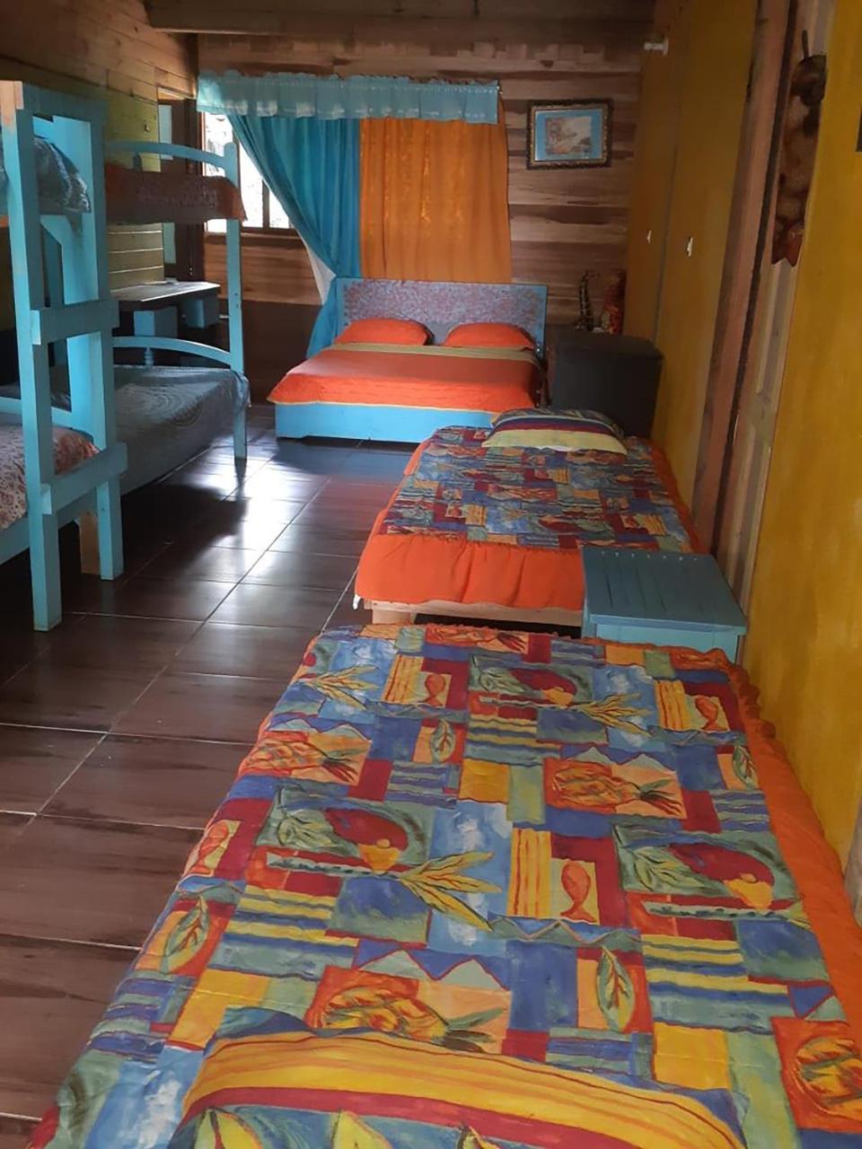 Wood House Hostel La Fortuna Exteriör bild